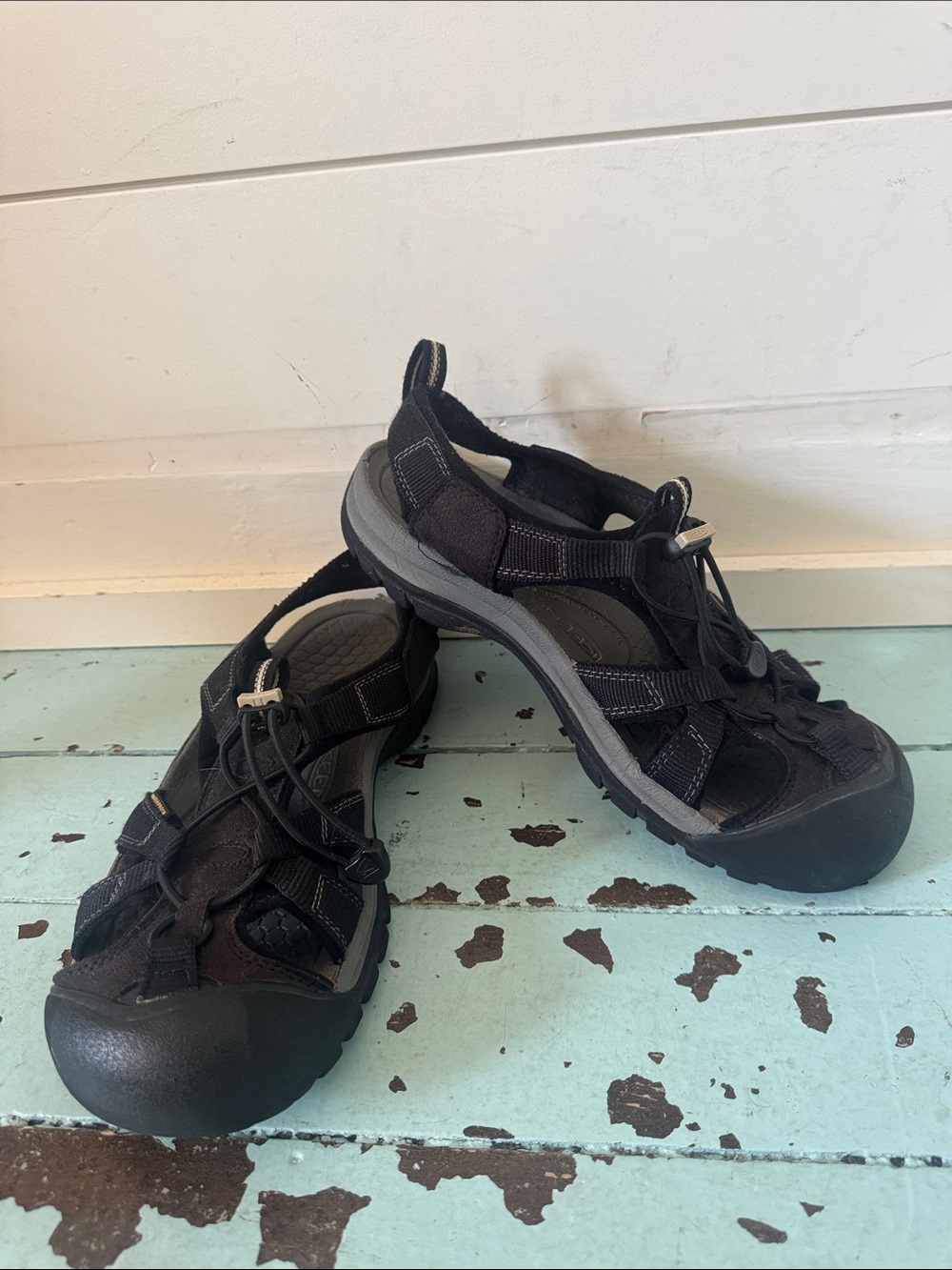 Keen Size US 10.5 Women Venice  H2 waterproof hybrid trail and water sandals